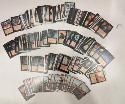 beaucoup de cartes sur la table
