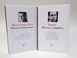 deux livres posés côte à côte sur une table