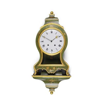 une horloge accrochée au mur sur le mur