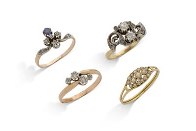 un lot de cinq bagues en diamant et en or