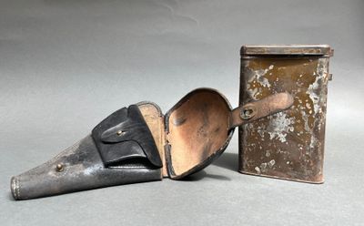 une vieille paire de chaussures qui a été laissée par terre