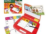 une boîte rouge sur laquelle est écrit quelque chose et qui contient un stylo