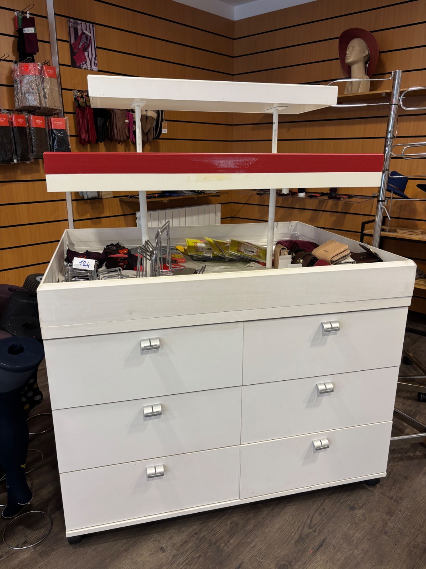 Meuble de présentation en mélaminé blanc ( deux commodes sép…