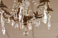 Lustre en bronze ciselé doré et pampilles en cristal moulé e… (photo 3)