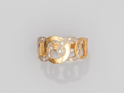 une bague en or et diamants