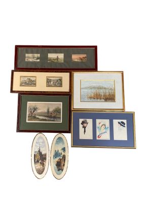 plusieurs photos de bateaux, encadrées ou non, exposées
