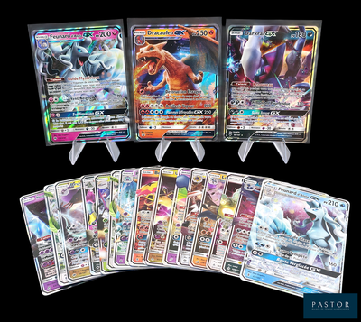 beaucoup de cartes sur la table