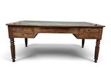 un bureau en bois avec un plateau en verre, sur fond blanc