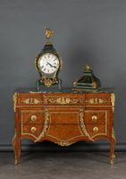 Commode en marqueterie de loupe de noyer, palissandre.