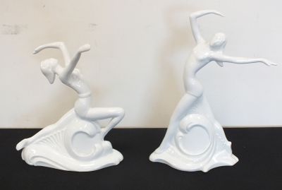 Paire de danseuses en porcelaine blanche
