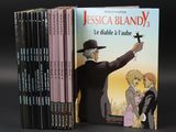 un grand nombre de livres posés sur une table