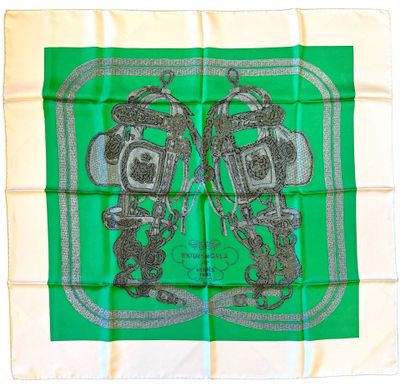 HERMES Paris Carré en twill de soie imprimée titré « Brides … - Photo 1