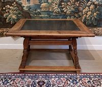 TABLE DE CHANGEUR en noyer à piètement tourné quadripode, le… (photo 4)