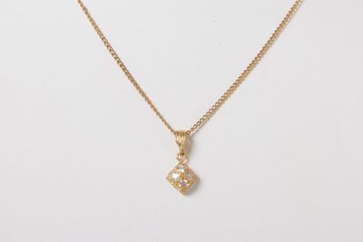 COLLIER comprenant une chaine et un pendentif en or jaune 18…