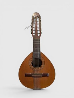 une guitare posée sur un support