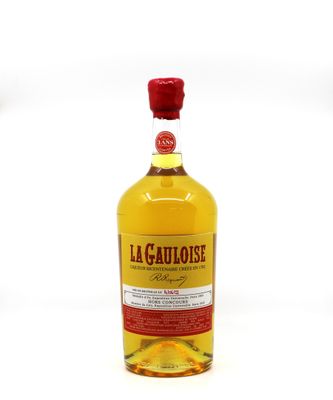 une bouteille de « La Gautoise » avec un bouchon rouge
