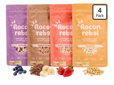 quatre sachets de granola et de fruits sont posés les uns à côté des autres