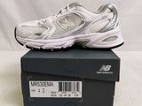 Chaussures de course New Balance M9900E blanches / argentées pour femme