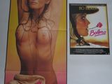 l'affiche d'un film mettant en scène une femme en bikini, une affiche d'un film mettant en scène une femme en bikini et une affiche d'un film mettant en scène une femme