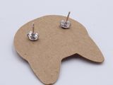 a picture of a pair of earrings on a piece of cardboard