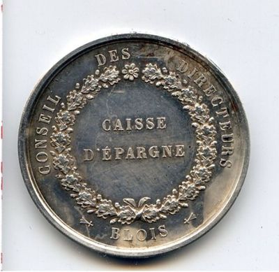 l'image d'une pièce de monnaie ornée d'une couronne, sur un fond blanc
