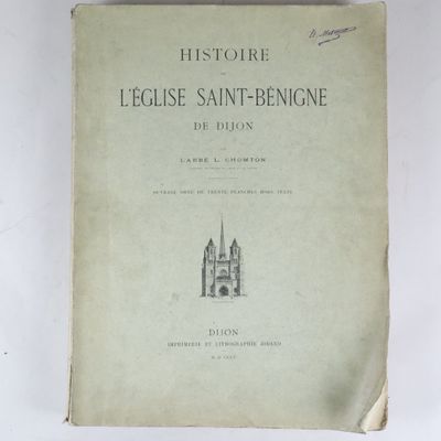 un vieux livre sur lequel est dessiné un château