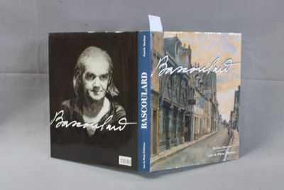 la photo d'un livre sur lequel figure la photo d'un homme