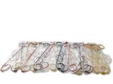 de nombreuses paires de lunettes emballées dans des sachets en plastique