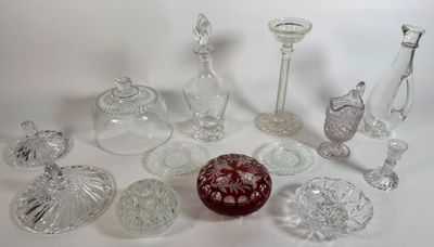 a lot of glass items that are on the table