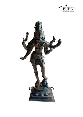 an image of a statue of a woman holding two hands