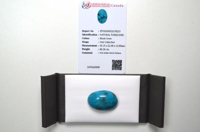 une pierre bleue posée sur une feuille de papier