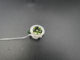 l'image d'une bague contenant une pierre verte
