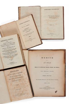 un groupe de vieux livres posés les uns sur les autres