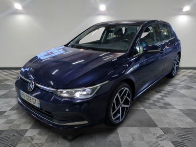 une Volkswagen e-Golf bleue break break break break break break break break break break break break break break break break break break break break break break break break break break break break break break break break break break break break break break
