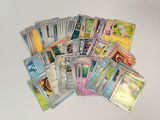beaucoup de cartes pokemon sur la table