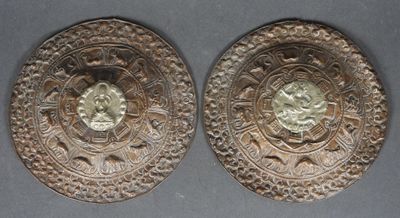 une paire de médaillons en bronze représentant un homme et une femme