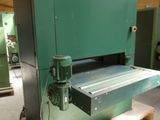 a machine that is sitting on a pallet in a warehouse