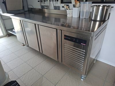 Tour réfrigéré positif, groupe de froid intégré, TECHNOTALIA…