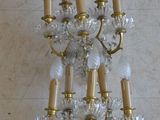 a chandelier that is hanging on the wall