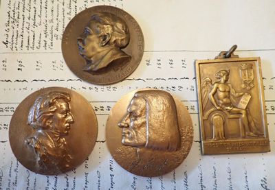 Quatre médailles de table diverses en bronze, Chopin, Liszt,…