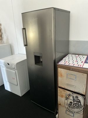 a refrigerator and a washing machine in a room