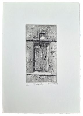 un dessin en noir et blanc représentant une fenêtre dans un mur de pierre