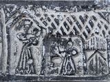une image représentant une plaque en pierre sur laquelle figurent un homme et une femme