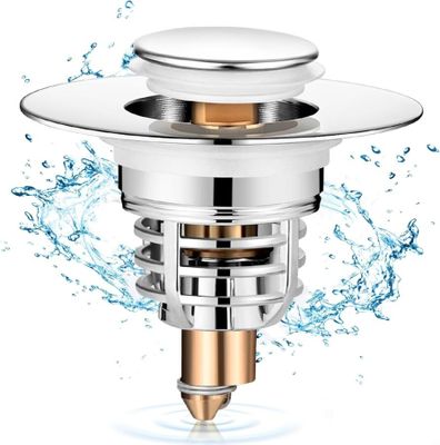 un gros plan sur le siphon d'un évier d'où s'écoule de l'eau