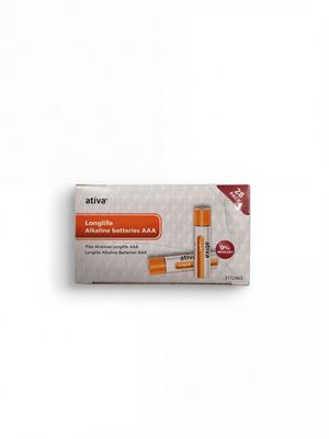 un gros plan sur un tube de dentifrice posé sur une surface blanche