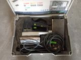 une boîte contenant tout un tas d'appareils électroniques