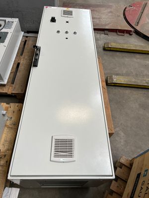 M48: grande armoire électrique schneider avec ventillation