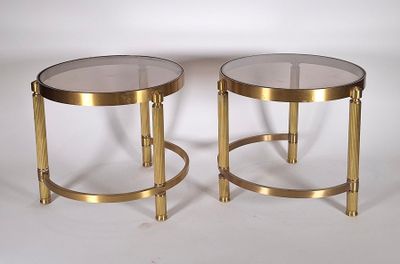paire de tables d'appoint en laiton avec plateau en verre