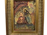 une image représentant un tableau d'une femme et d'un enfant dans un cadre doré