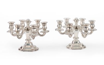 paire de chandeliers plaqués argent